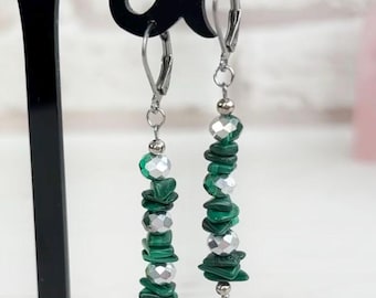 Pendientes de malaquita enhebrada Pendientes de piedras preciosas astilladas apiladas Pendientes de piedra verde esmeralda Pendientes largos de cristal Pendientes colgantes de cuentas