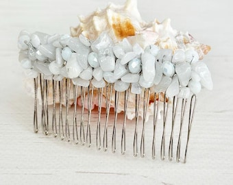 White beaded hair piece Bridal hair comb White Agate gemstones hair clip Wedding chipped crystals headpiece for bridesmaid Jeweled hair comb