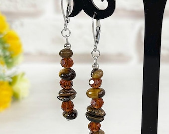 Boucles d'oreilles en cristal marron, boucles d'oreilles en pierres précieuses oeil de tigre, boucles d'oreilles pendantes en pierre, bijoux minimalistes de tous les jours, boucles d'oreilles à enfiler perlées
