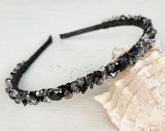 Korona z czarnych kamieni ślubnych, opaska na głowę z czarnych i szarych kryształów, błyszcząca ozdoba ślubna z kryształkami, ozdoba do włosów z koralikami w stylu gotyckim na imprezę