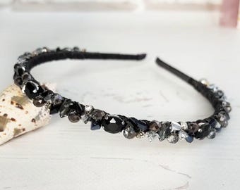 Krona med svarta kristaller, Gotiskt bröllopshårband med stenar, Svartgrått hårband med strass, Glittrande häxigt brudhuvudbonad, Hårsmycke med pärlor