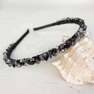 Bandeau de mariage noir Accessoires pour cheveux en strass noirs Couronne de serre-tête en cristaux brillants Diadème de perles gothiques Serre-tête de mariée en pierres scintillantes