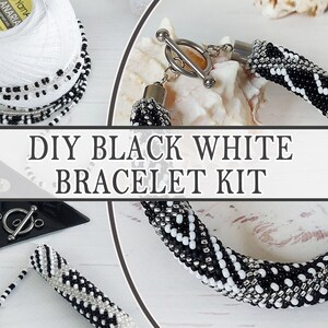 Peut inclure: Kit de bracelet DIY noir et blanc. Ce kit comprend des perles noires et blanches, un fermoir argenté et des anneaux de saut. Le bracelet est réalisé avec un motif chevron noir et blanc.