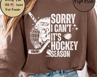 Camiseta de manga larga con colores cómodos para amantes del hockey, cuello redondo para jugadores de hockey, regalo para amantes del hockey sobre hielo, camiseta "Sorry Can't Can't Hockey Season", camiseta de hockey