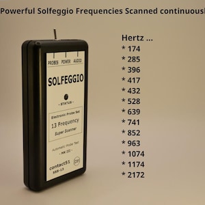 Puede incluir: Un dispositivo electrónico rectangular negro etiquetado como 13 Frequency Super Scanner con una placa frontal blanca. El texto incluye Solfeggio, Electronic Probe Set y contact51 SSS-13. A la derecha se muestra una lista de 13 frecuencias Hertz de 174 a 2172.