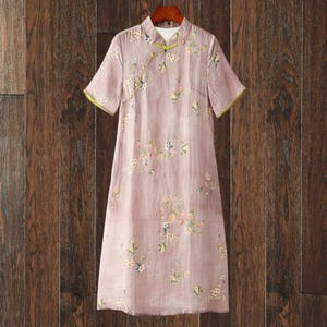 Elegant floral qipao dress, Blush pink cheongsam, Classic mandarin collar, Traditional Chinese inspired midi for women casual everyday wear