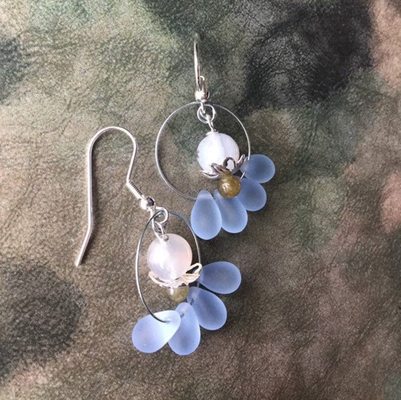 Memory Wire Hoops Labradorite /& Glass Beaded Earrings Light Blue Teardrops Silver-Plated Stainless Steel Army Green Chalcedony