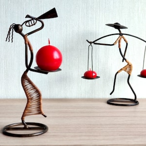 Mid Century Modern Laurids Lønborg Kerzenhalter, Paar Tribal Figuren Kerzenhalter aus Eisen & Rattan, Danish Modern 60s MCM Decor
