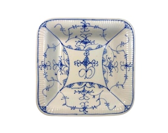 Antique Wallendorf Strawflower Square Bowl, Thuringia, Germany, 18th C, Strawflower / Blau Saks / Blue Fluted Pattern, Large Porcelain Bowl