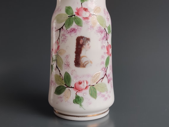Vase En Verre Opalin émaillé Vintage - Portrait De Dame, Années 50, Bon état
