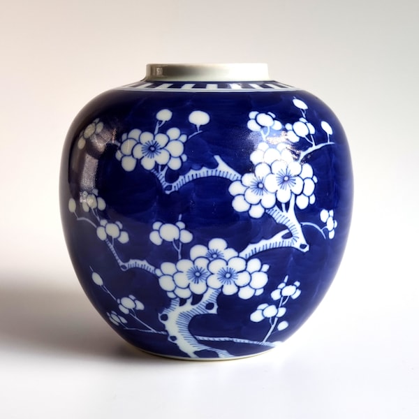 Chinesische Kangxi Revival Style Blau & Weiß Prunus Blossom Vase 6,5 "Vintage große handbemalte Porzellan Ingwer Glas ohne Deckel, Kangxi Mark