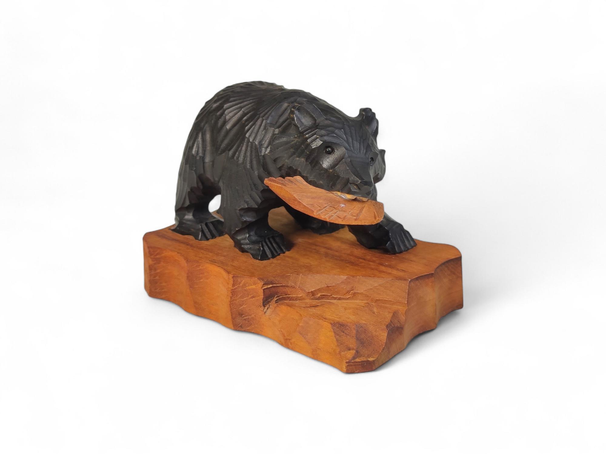 Carved wood bear with fish - Etsy 日本
