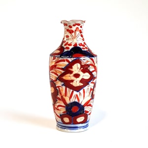 Imari Vase Meiji Period Antique Japanese Imari Hand Painted Porcelain Vase with Ruffled Rim, 19th Century Collectiblle Japanese Porcelain