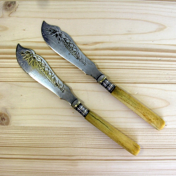 Pair of Antique Fish Knives, Victorian , LOT of 2 Fish Knives W Bone  Handles, Ornate, Engraved Silver Plated Brass, England, Antique Cutlery 