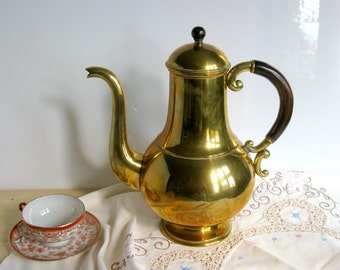 Antique Brass Coffee Pot, Tea Pot, Victorian Large Coffee Pot with Wooden Handle, Solid Brass, Shabby Chic, French Country, Farmhouse Decor