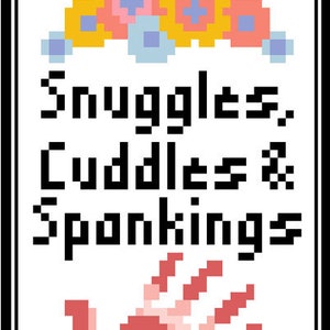 Könnte beinhalten: Ein Pixel-Art-Design mit dem Text "Snuggles, Cuddles & Sponkings" in Schwarz. Eine rosa Hand mit vier Fingern befindet sich am unteren Rand des Designs. Eine Krone aus gelben, rosa und blauen Blumen befindet sich am oberen Rand des Designs.
