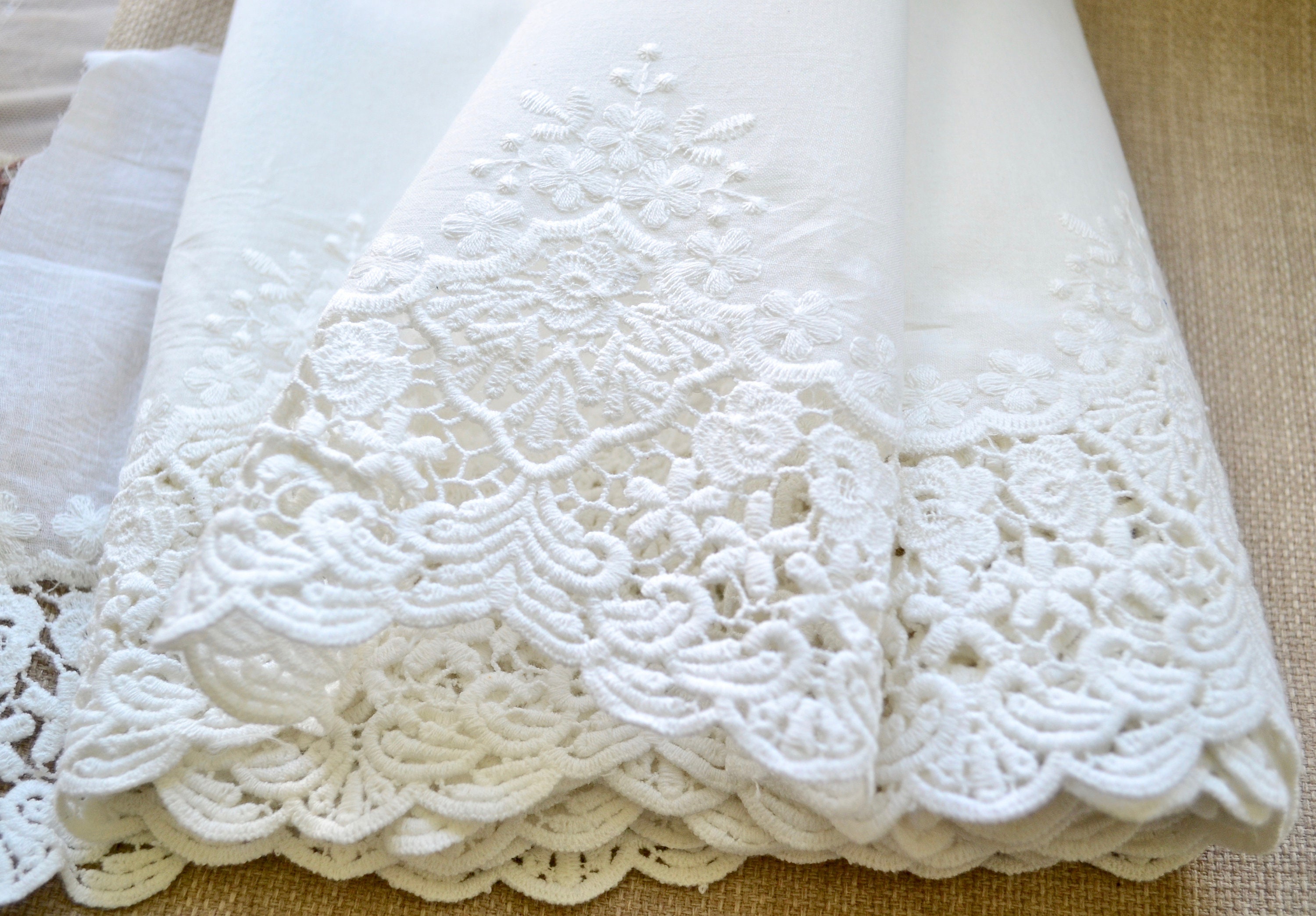 Off White Lace Fabric With Retro Floral Pattern, Bridal Lace Fabric,guipure  Lace Fabric, Crochet Lace Fabric, Venise Lace Fabric 