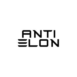 Può includere: Grafica in bianco e nero con il testo "ANTI ELON" in un carattere audace sans-serif.