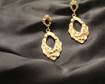 LARGE scrunched dangle earrings | scrunched gold brass statement earrings | gold tone brass large stud earrings