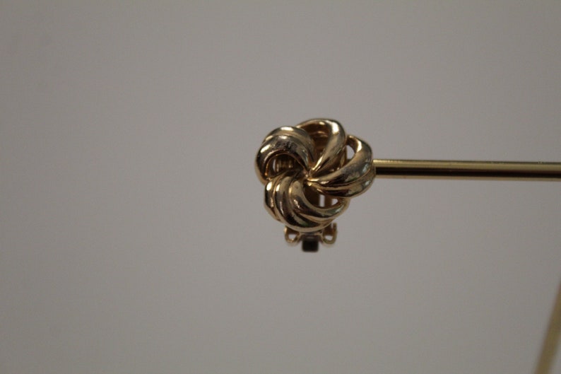 SWIRL knots earrings 1980s clip on earrings gold tone statement earrings image 4