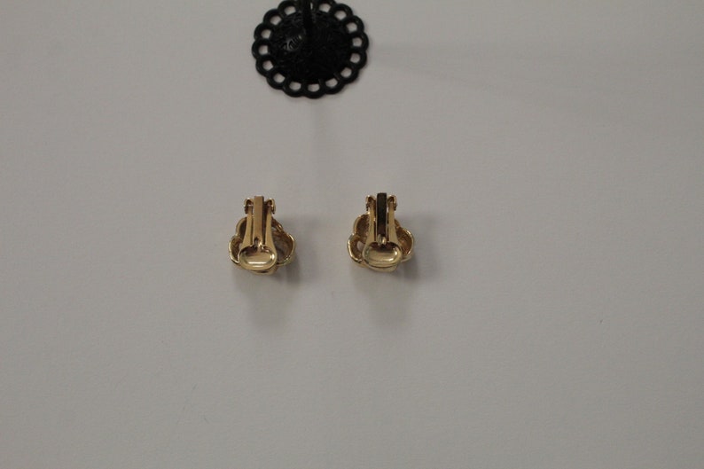 SWIRL knots earrings 1980s clip on earrings gold tone statement earrings image 10