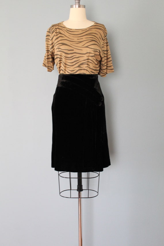 BLACK velvet mini skirt | elegant soft velvet ski… - image 3