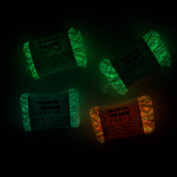 Multigarenset 5 gram per kleur - Vier Glow-in-the-dark garens - Wit, roze, blauw en groen