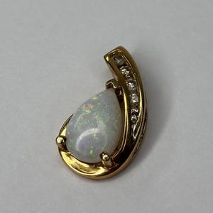 Estate 10K żółte złoto opal diamentowy wisiorek
