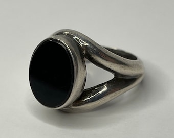 Vintage Sterling Silver Oval Black Onyx Ring