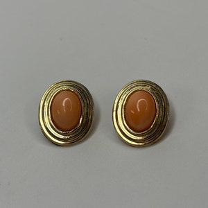 Vintage 14K Yellow Gold Pink Coral Oval Stud Earrings