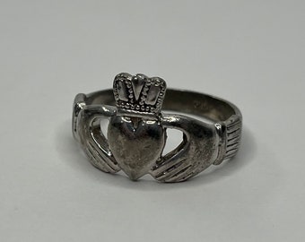 Vintage Sterling Silver Claddagh Ring