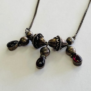 Vintage Antique Unique Sterling Silver Garnet Cabochon Dangle Necklace