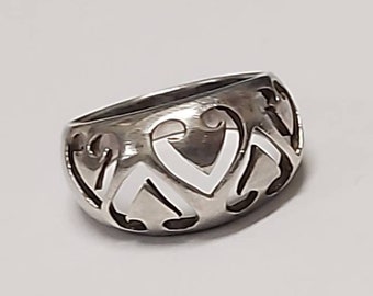 Anillo de plata de ley con forma de corazón abovedado: trabajo de filigrana calada, talla 6.25