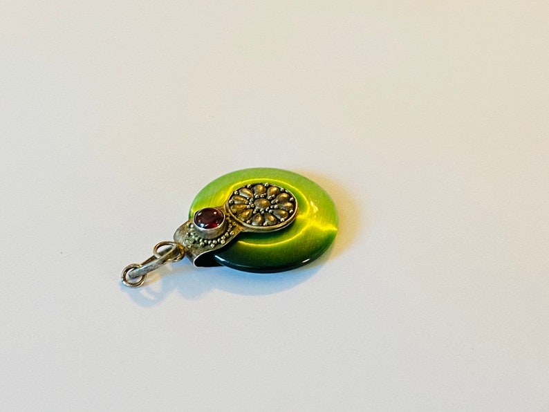 Vintage Sterling Silver Green Tiger/'s Eye Ruby Moveable Circle Pendant