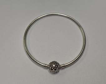 Authentic Pandora Moments Sparkling Snowflake Clasp Bangle Bracelet
