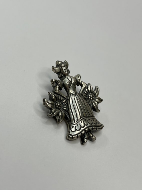 Broche Vintage Métal Argenté - Fleurs Et Breloque Cloche Suisse