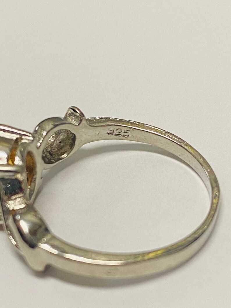 Stunning Sterling Silver Oval Cut Citrine Ring