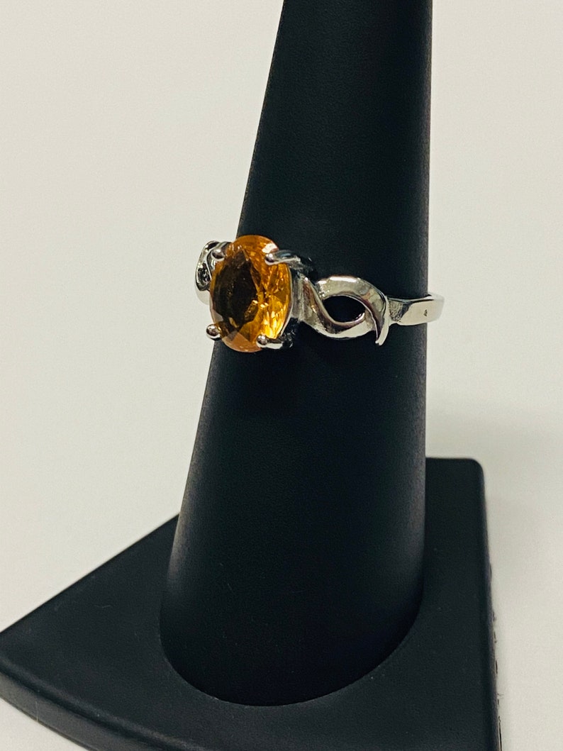 Stunning Sterling Silver Oval Cut Citrine Ring