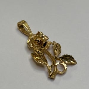 Vintage 14K Yellow Gold Rose Flower Pendant