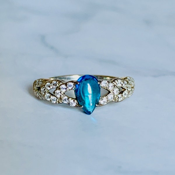 vintage 925 Silver Tear Drop Cut Bleu et Blanc Diamonique Cubic Zirconia DQCZ Ring - Taille 8 US