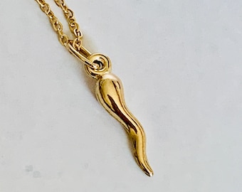 14K Yellow Gold Italian Horn Charm: Good Luck Cornicello Pendant
