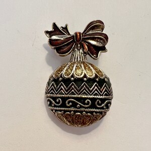 Vintage NR Christmas Ornament / pin / goldtone / glittery enamel in tones of yellow, green and red / holiday / estate jewelry / costume