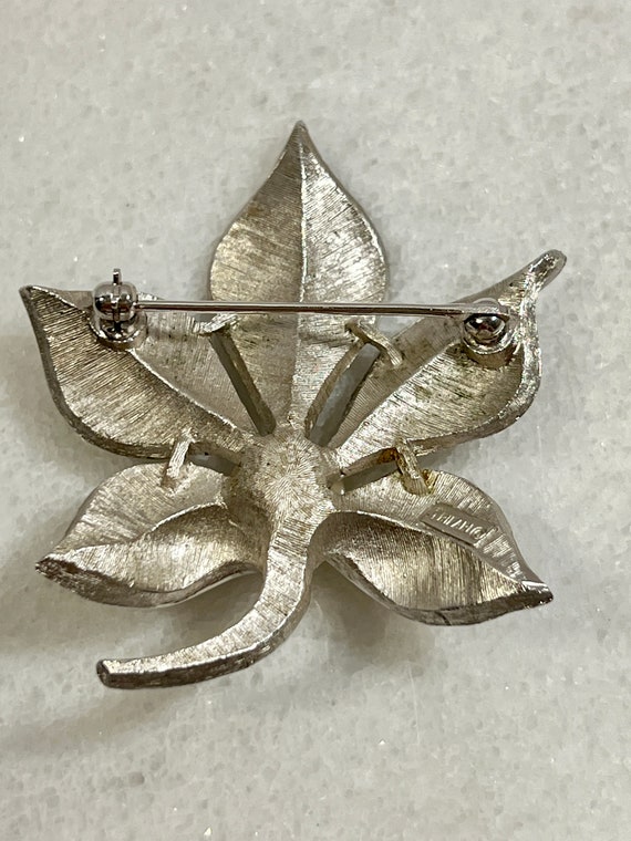 Vintage Trifari Silvertone Leaf Brooch With Cente… - image 5