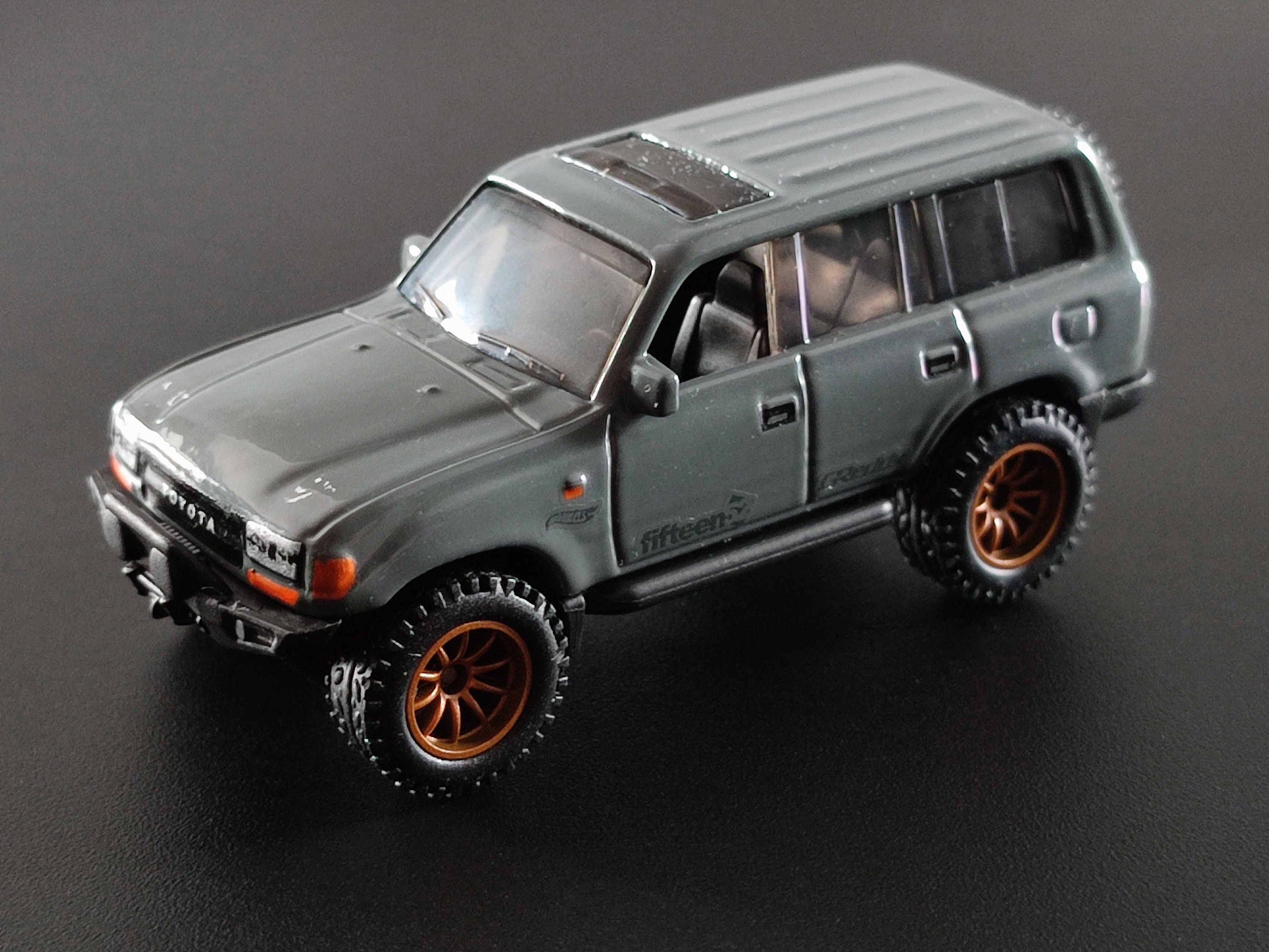 Land cruiser hotsell hot wheels