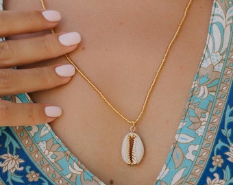 Seashell Summer Beaded Necklace || Cowrie Shell Enhanced With Golden Color Adjustable Necklace || Beach Inspired Jewelry || Shell Jewelry
