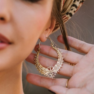 Verzierte Hoop Ohrringe || Ethnische Reifen || Boho Messing Ohrringe