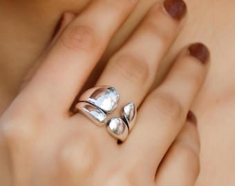 Atypical Rounded Shape Minimalist Ring || Astonishing Sober Sleek Adjustable Ring ||  Brass Open-Style Cross Ring