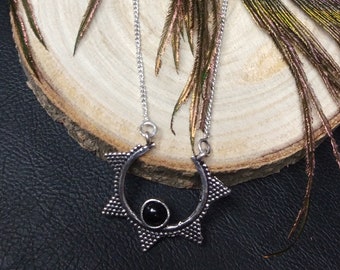 Half Circle Ethnic Necklace With Gemstone || Crescent Boho Pendant Necklace With Naturel Stone || Thin Chain Neckclace With Serrated Pendant