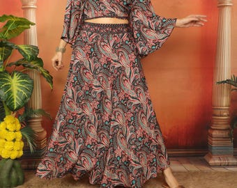 Black bohemian style flared long skirt in polyester with flat waistband and paisley print