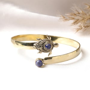 Bracciale rigido a forma di tartaruga con dettagli in pietre preziose rotonde / Bracciale aperto in ottone ispirato all'oceano / Bracciale boho da spiaggia